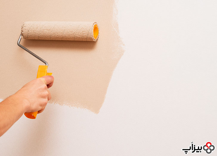 استفاده از غلتک برای رنگ کردن دیوار