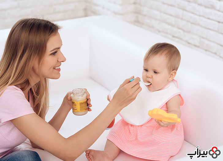 غذا دادن مادر به کودک