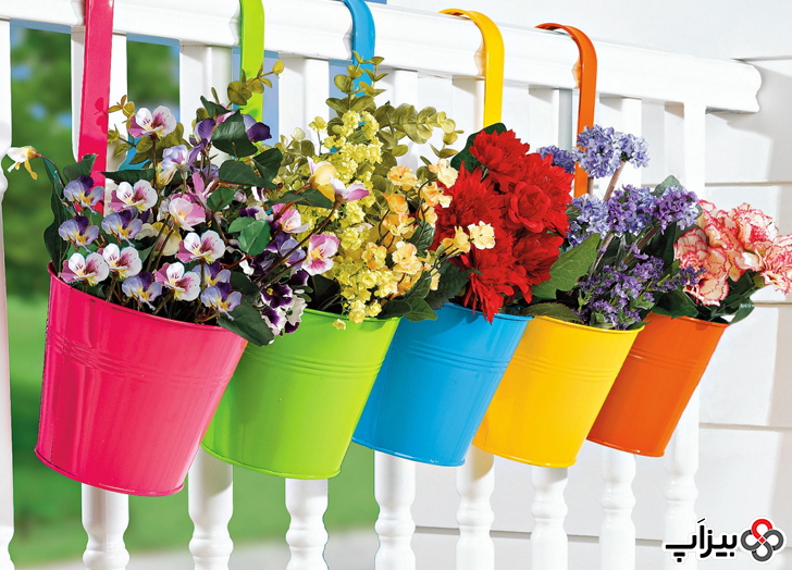 گل در سطلهای رنگی