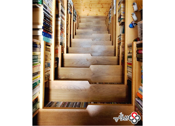 13. همیشه در خانه جا برای کتاب وجود دارد و این راه‌ پله کتابخانه‌ ای گواه آن است