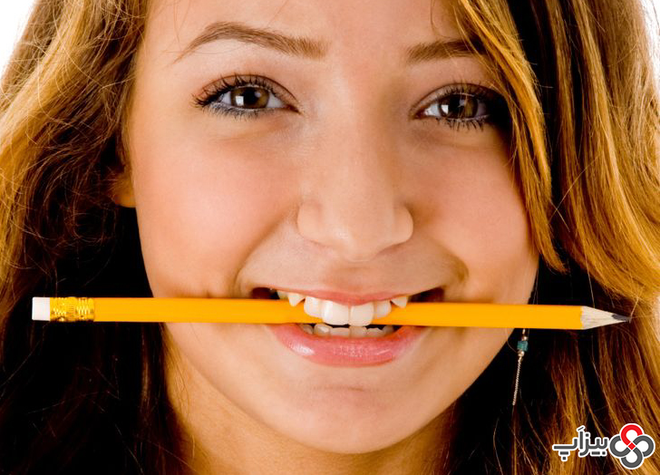 10. با نگه داشتن یک مداد بین دندان خود خلق و خوی خود را بهتر کنید